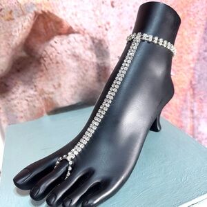 NWT Elegant Silver Rhinestone Foot Chain